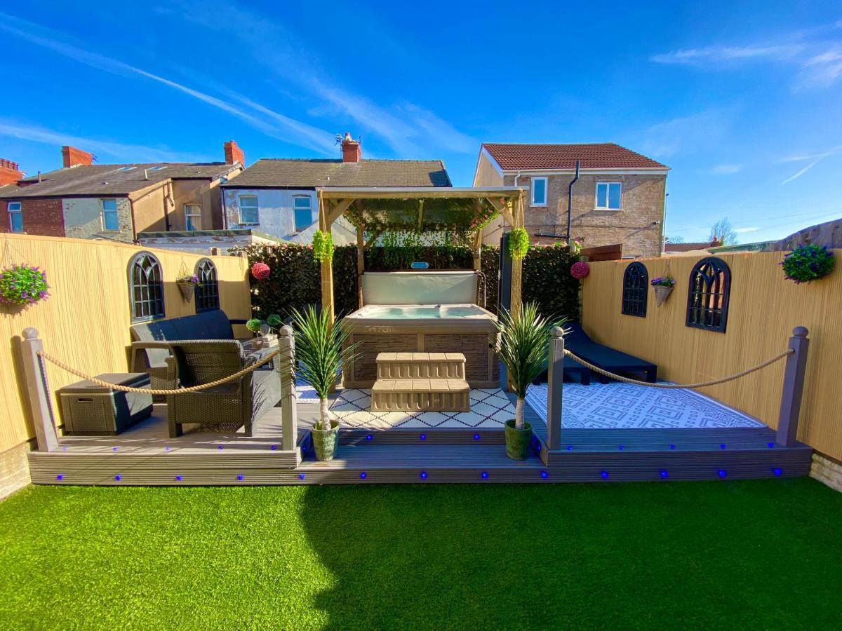 New…The Hottub House Blackpool Pleasure Beach Exterior photo